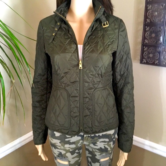 Banana Republic Jackets & Blazers - LIGHTWEIGHT BANANA REPUBLIC QUILTED JACKET